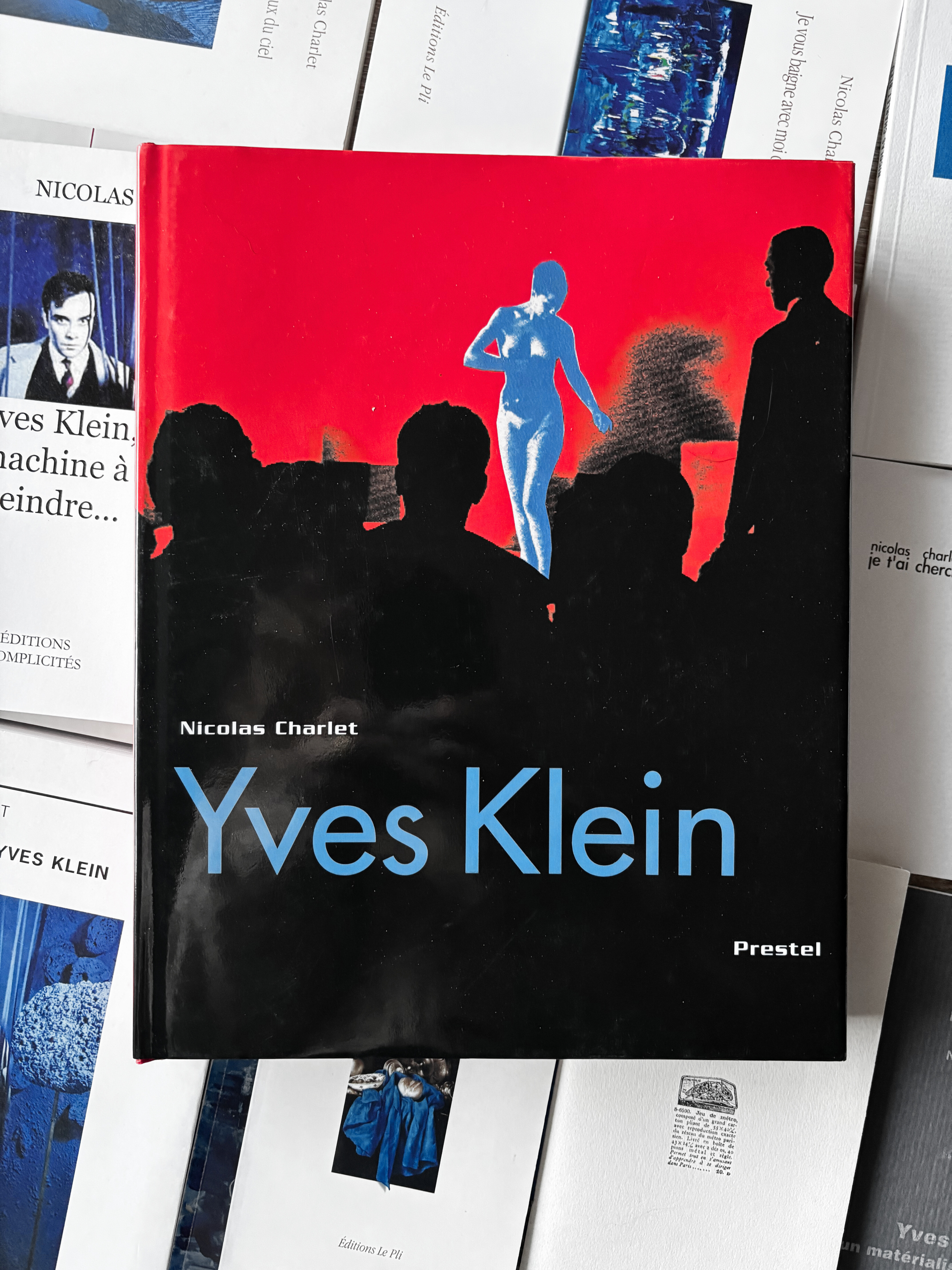 Livre "Yves Klein" en version allemande de Nicolas Charlet