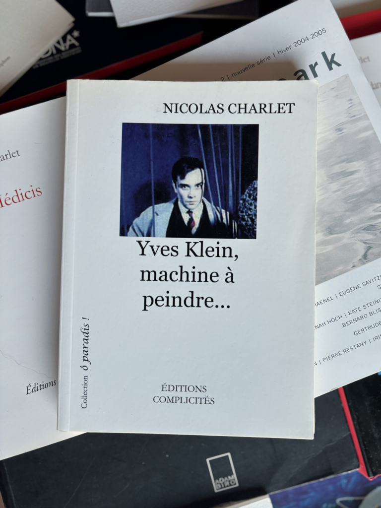 Livre "Yves Klein, machine à peindre..." de Nicolas Charlet